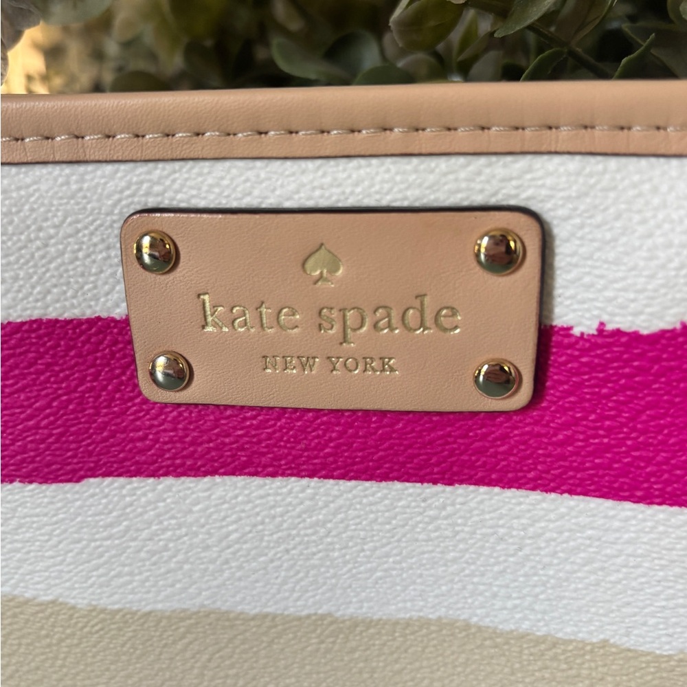 KATE SPADE Bondi Road Adrianne Pink & Cream Pouch NWT - Picture 2 of 5